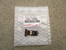 04 - 06 SCION XB FUEL DOOR COVER RELEASE SPRING CLIP QTY 1 OEM NEW
