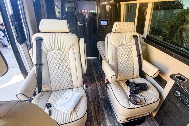 Mercedes-Benz Sprinter 2500 : le van de luxe déguisé en fourgonnette