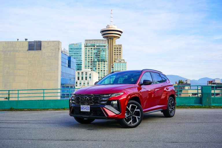 Toyota RAV4 GR Sport vs Hyundai Tucson N-Line : Duel de familles sportives