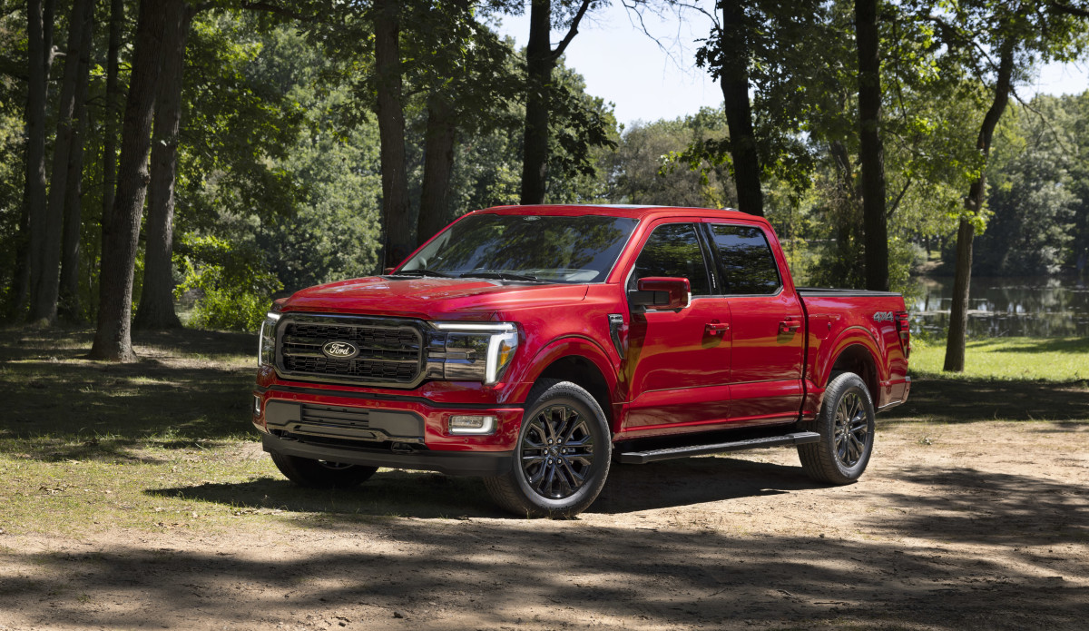 Ford F-150 Lariat PowerBoost : le roi des pickup électrisant