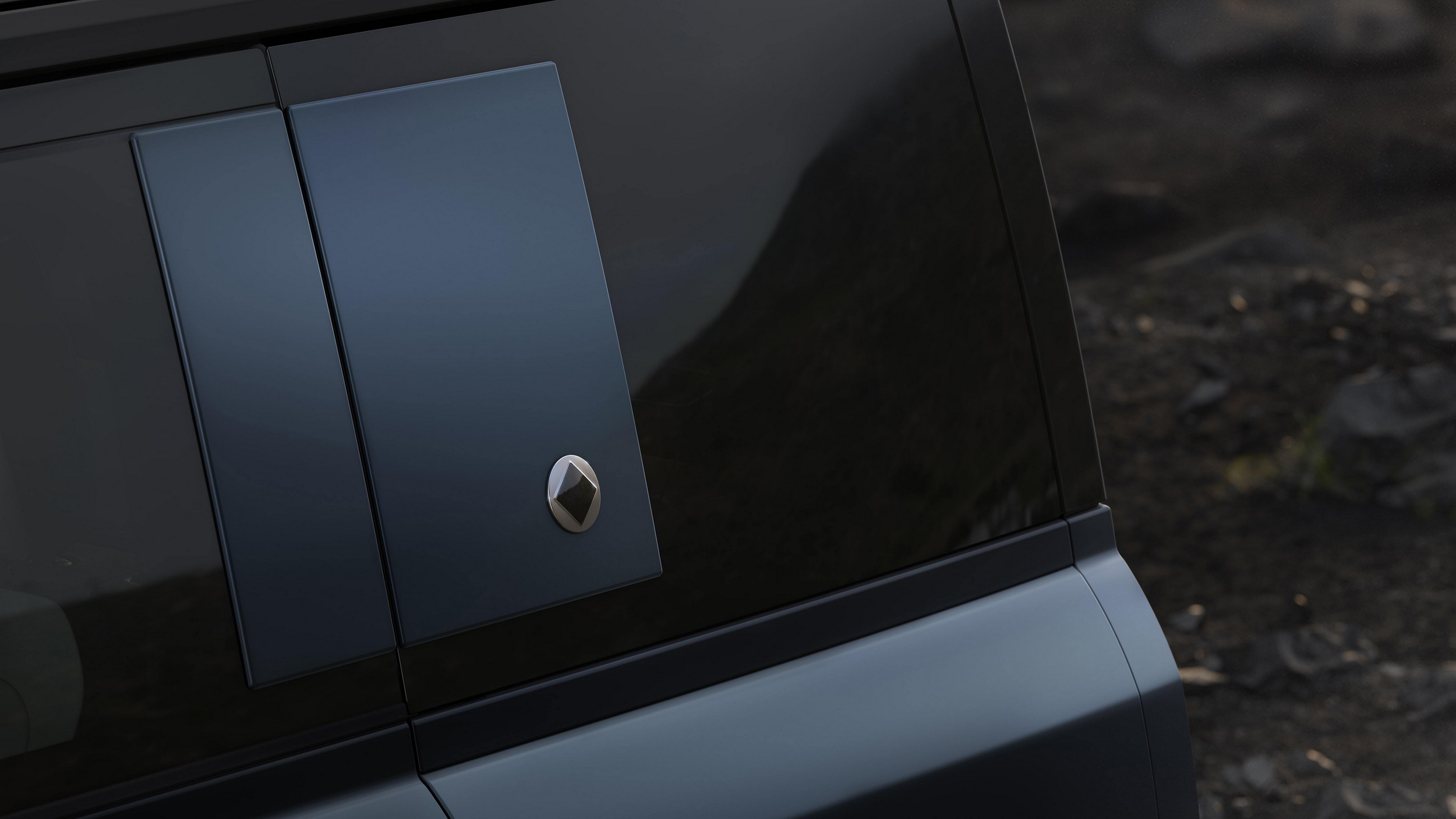 Classic Defender V8 With Octa Upgrades Costs Way More Than The New Octa