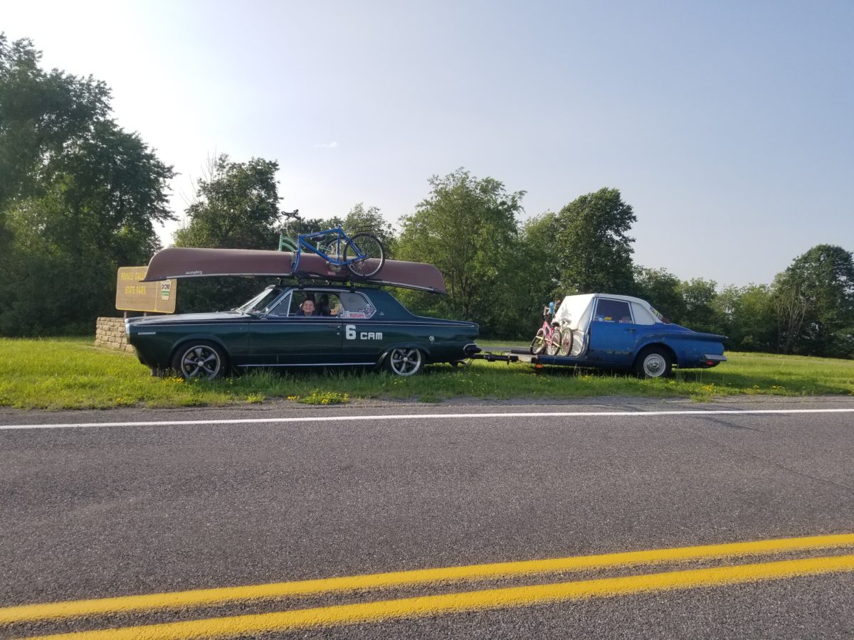 Un Road Trip Vintage : Camping avec le Dodge Dart de 1964