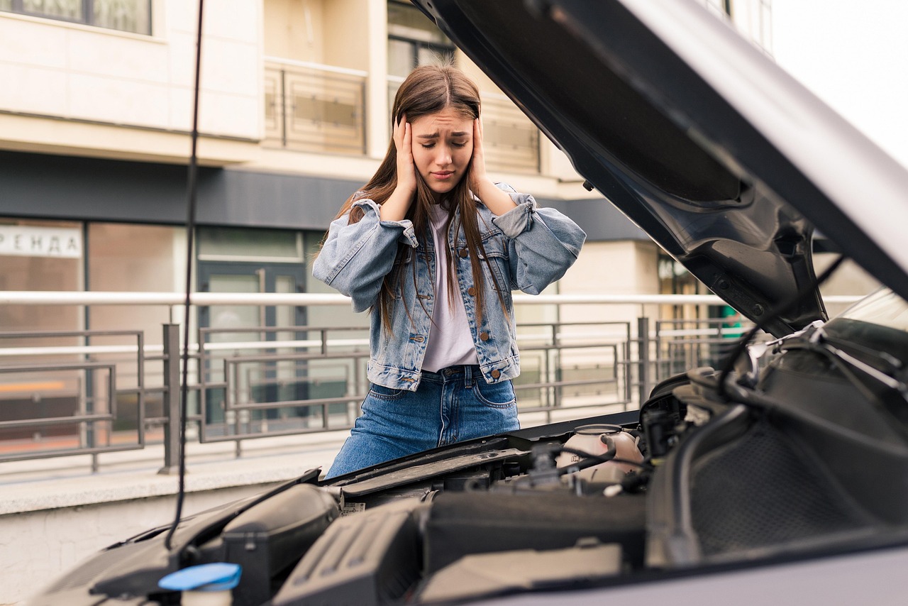 Acheter une voiture d’occasion : checklist universelle (éviter les arnaques)