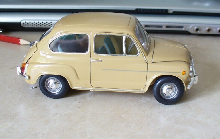 Miniatures iconiques : un hommage aux petites voitures