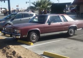 Une rareté sur le bord de la route : la Mercury Grand Marquis 2 portes