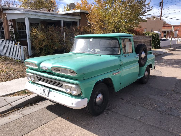 Chevrolet Apache 10 de 1960 : Le Pickup Indémodable d’un Propriétaire Santa Féen