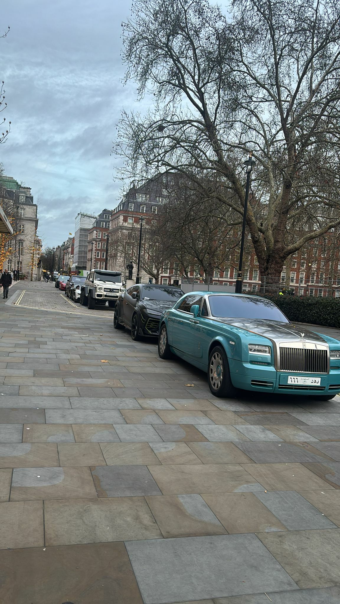  لندن سئمت من المليونيرات الأجانب الذين يتجنبون الغرامات، لذا فإنها تسحب سياراتهم الفاخرة