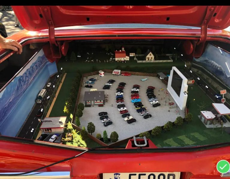 Chevrolet Bel Air 1960 : un drive-in dans le coffre pour revivre la nostalgie