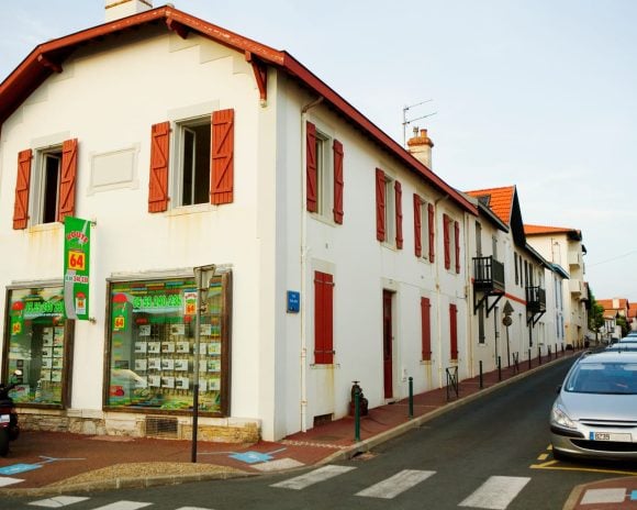 A Biarritz, la voiture LAPI enrichit la Ville ! &copy; Yayimages