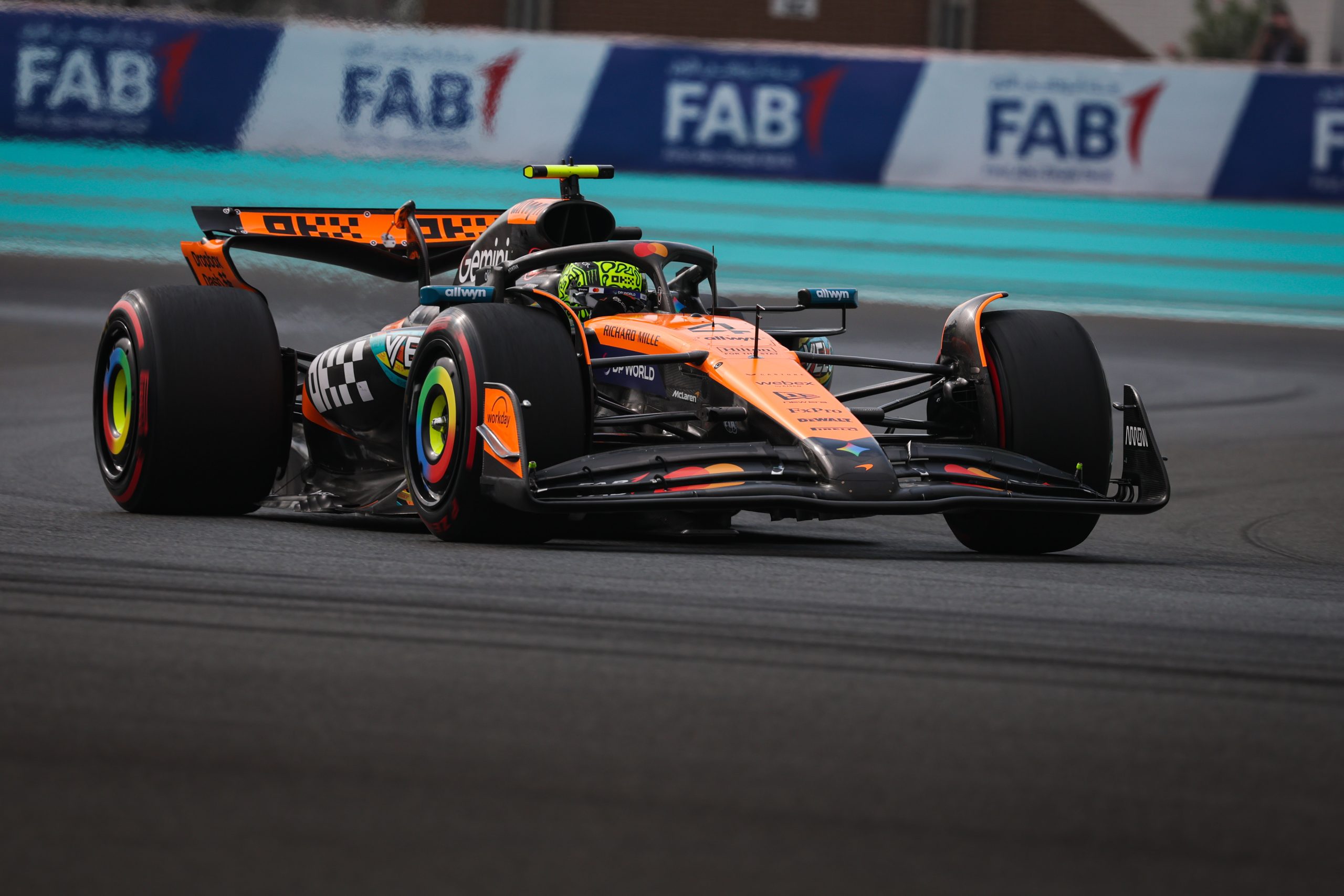 McLaren écrase tout à Abu Dhabi : Norris en pole, Verstappen sur la défensive