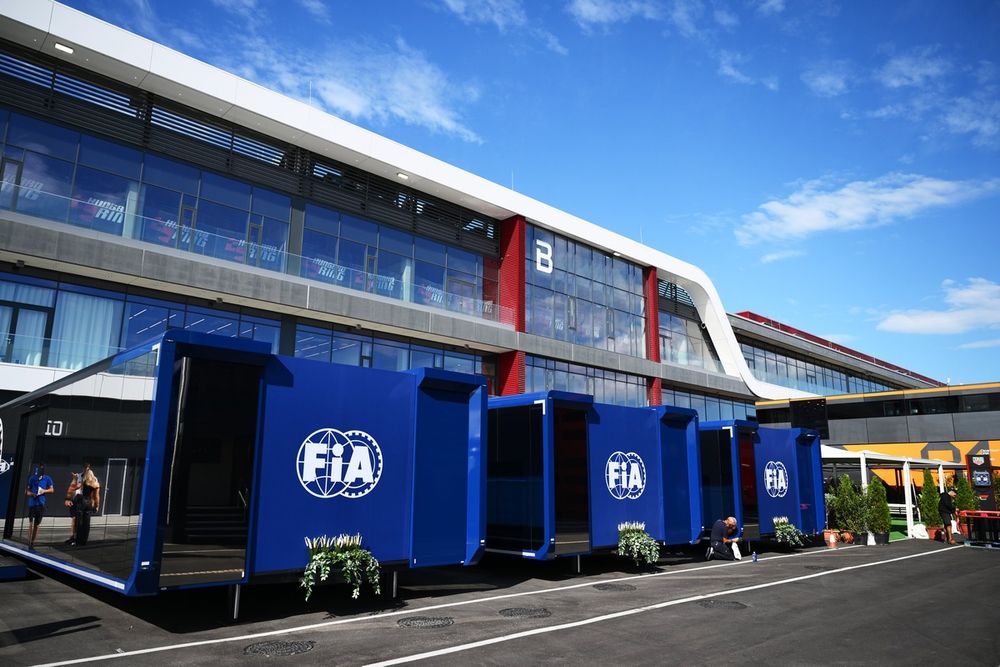 O motorhome da FIA no paddock do GP da Hungria 2025 de F1.
