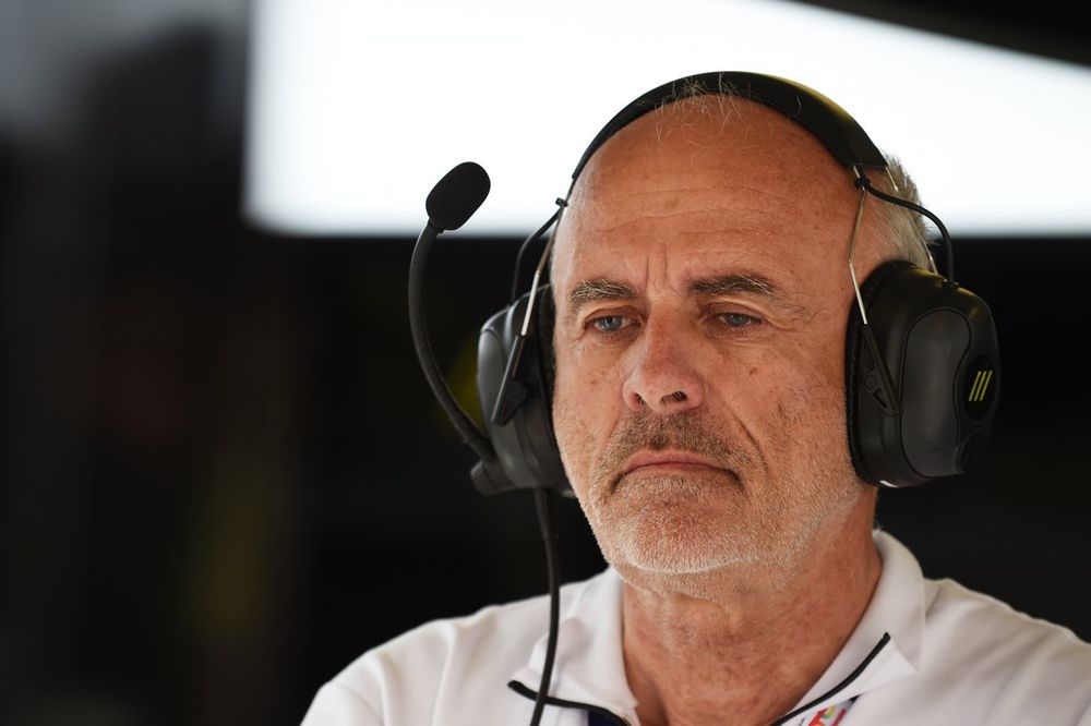 让-马克·菲诺特退休。