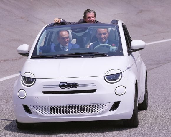 Stellantis zmienia kurs: Antonio Filosa woli powrót do wolumenu i przystępnych modeli, nawet kosztem marż i przemyślenia strategii produktowej. &copy; Fiat