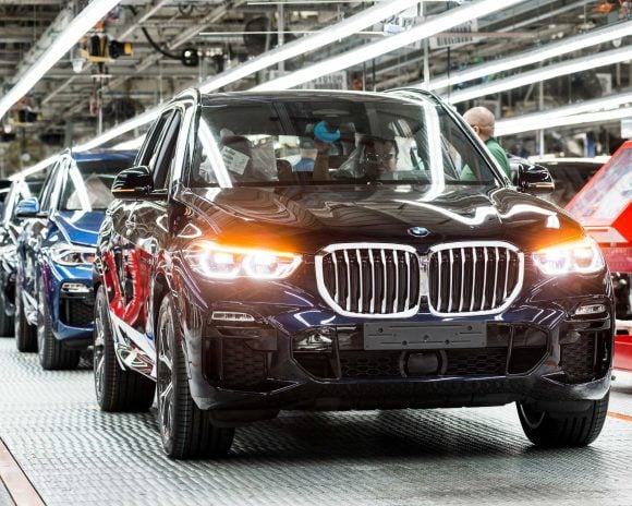 Producenci i klienci preferują aspekty praktyczne ponad wszystko. To wyjaśnia sukces SUV-ów, które wyparły minivany. Ale kosztem zmniejszonej efektywności. &copy; BMW