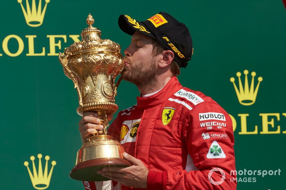 Sebastian Vettel festeggia la sua vittoria al GP di Gran Bretagna 2018.