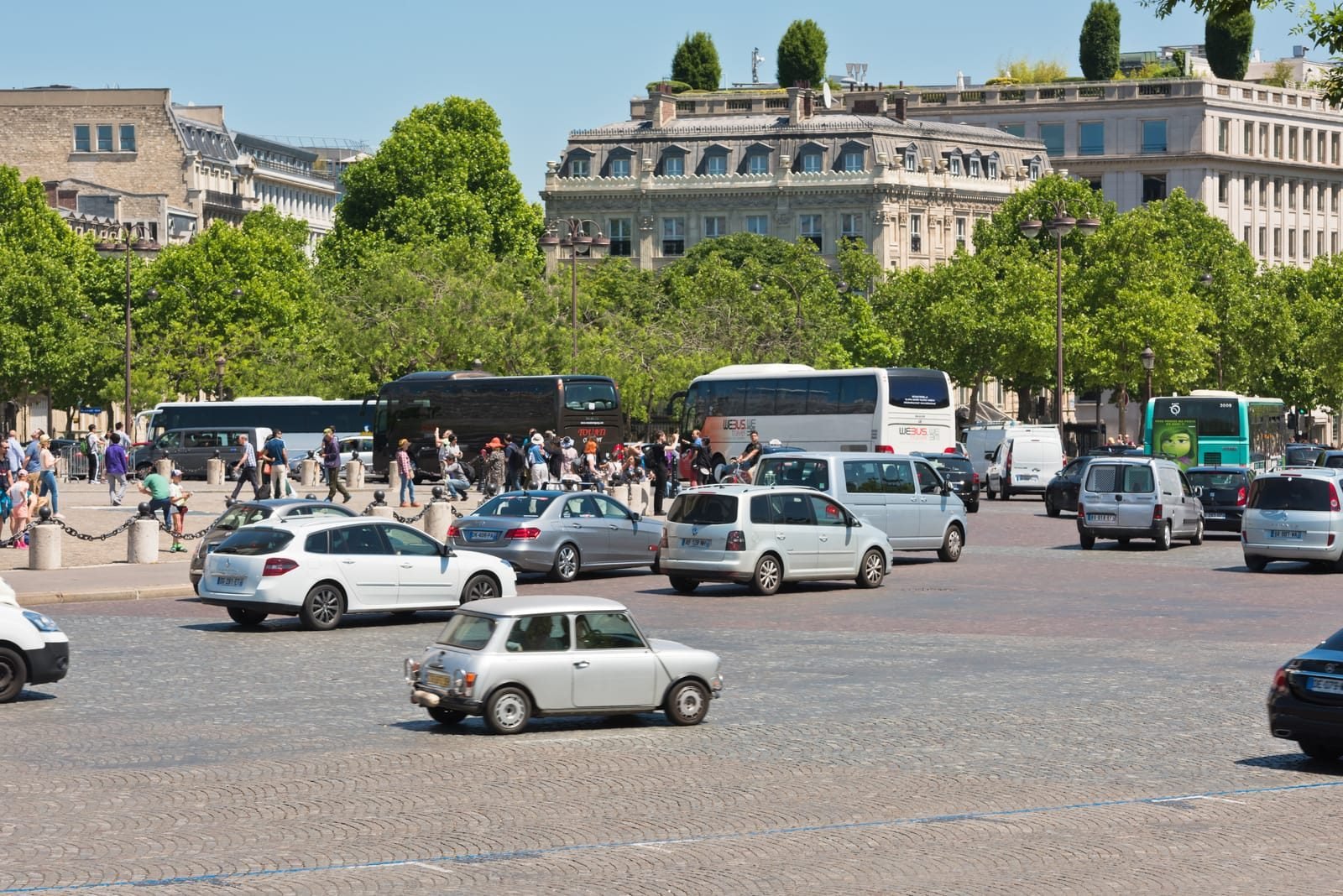 Zones à Faibles Émissions à Paris : Une Année de Grâce pour les Véhicules Crit’Air 3
