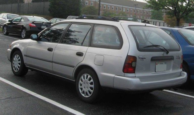 Les Toyota Corolla des années 90 : Histoires de fiabilité et de mésaventures