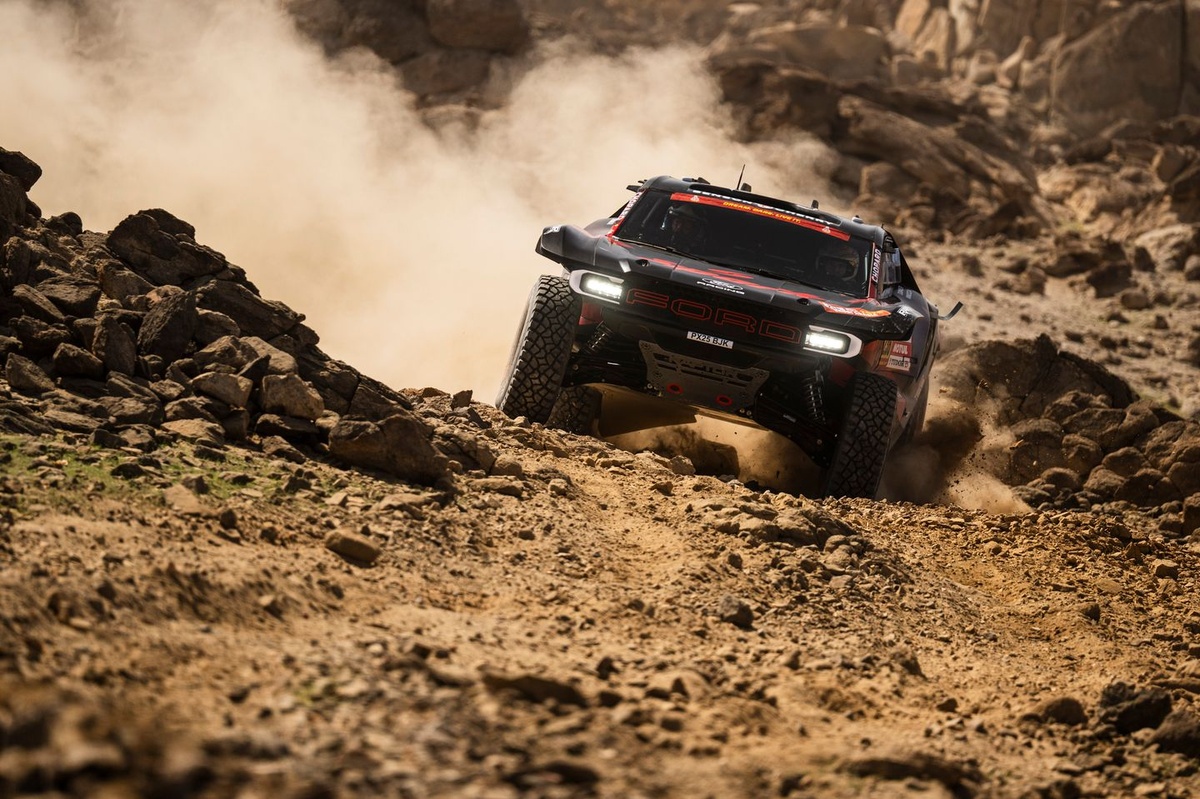 Dakar 2026 : Nani Roma prend les commandes, Loeb dans la tourmente