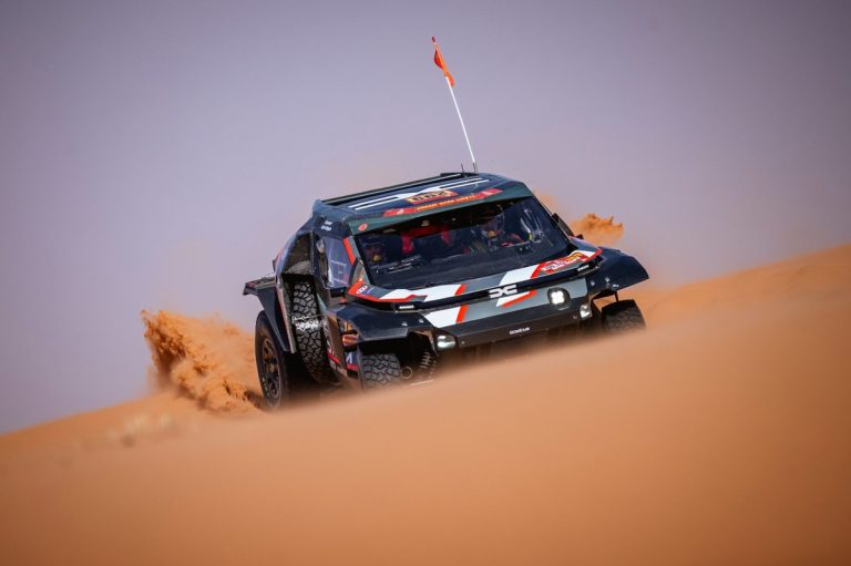 Dakar 2023 : Al-Attiyah sur le chemin de la victoire, Loeb éjecté du podium