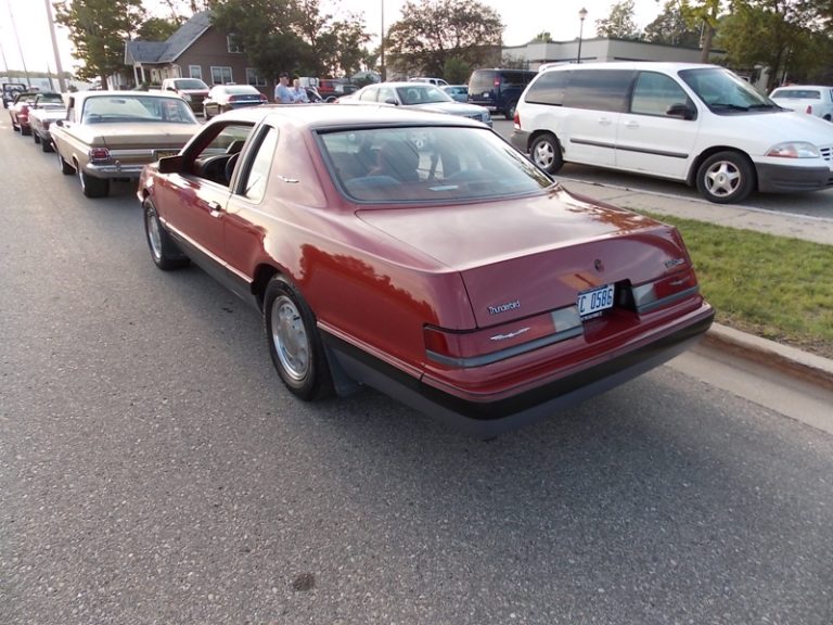 La Ford Thunderbird Turbo Coupe de 1986 : Un Classique à Grande Vitesse