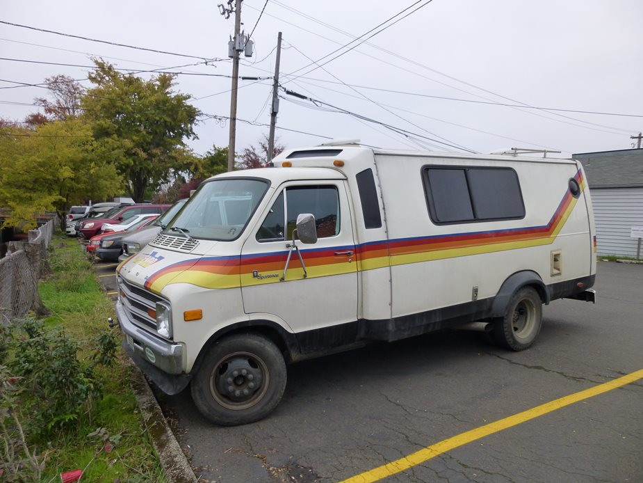 La Dodge Trans Van de 1978 : entre nostalgie et puissance sous le capot