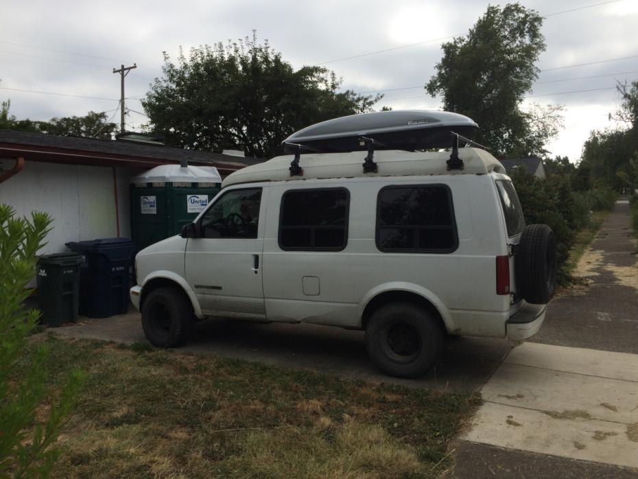 Chevrolet Astro Van: Компактный фургон, который возвращает жизнь оверлендингу.