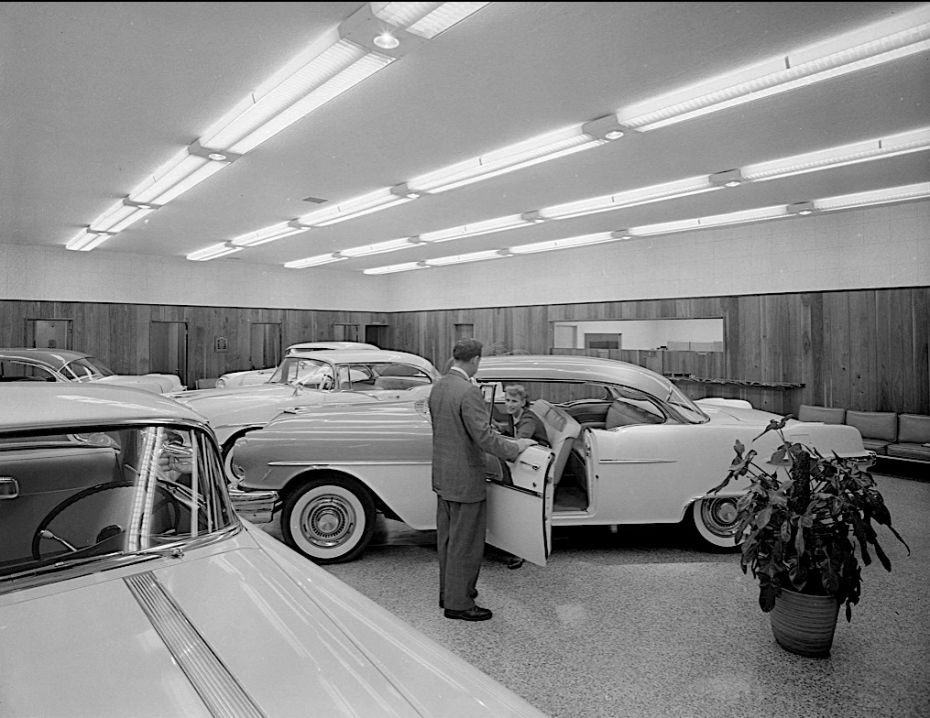Viaje en el Tiempo: Las Concesionarios de Autom&oacute;viles Americanos de los A&ntilde;os 50