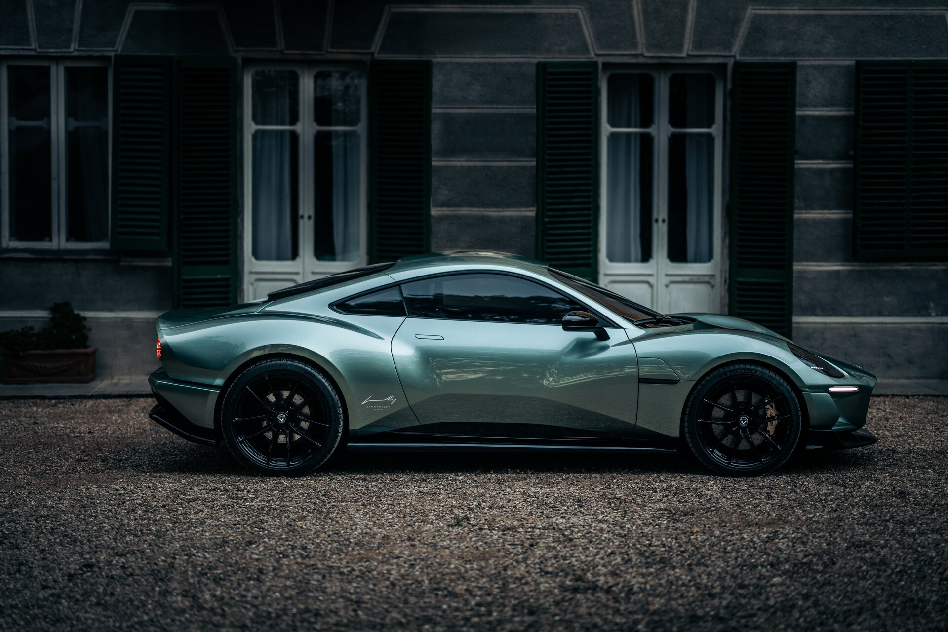 Caterham dit que les Américains sont “chargés,” alors il nous vend un EV à 135K$