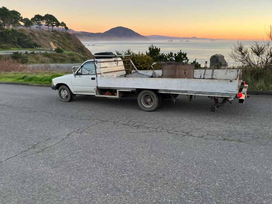 Toyota : Une aventure maritime à Port Orford et son pick-up à la benne interminable