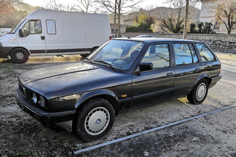 La BMW E30 Touring : le break bavarois qui a pris son temps