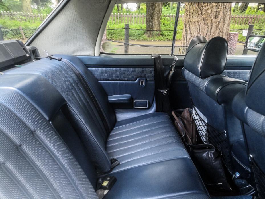 Mercedes-Benz 280 CE (W114) : A eleg&acirc;ncia &agrave; cruzamento de caminhos