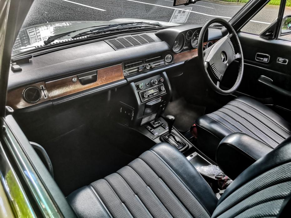 Mercedes-Benz 280 CE (W114) : A eleg&acirc;ncia &agrave; cruzamento de caminhos