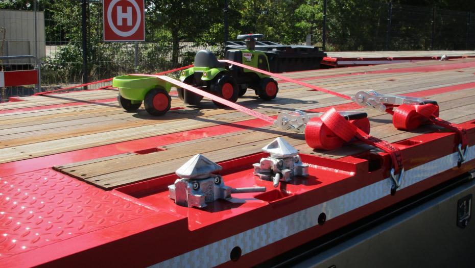 Wessels Transport Rijssen - 2016 Scania R450 6x2/4 tractor - 2025 Pacton low deck flatbed semi-trailer - 5