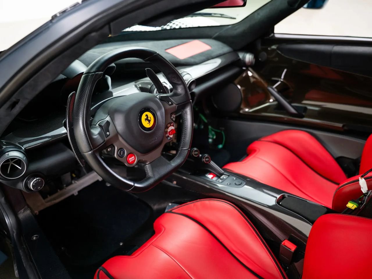 2012 Ferrari LaFerrari prototyp sprzedany za 2,4 miliona dolar&oacute;w na aukcji