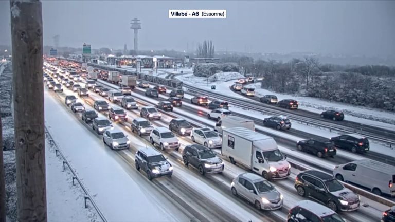 Circulation en Île-de-France : le verglas et la neige plongent la N118 dans le chaos