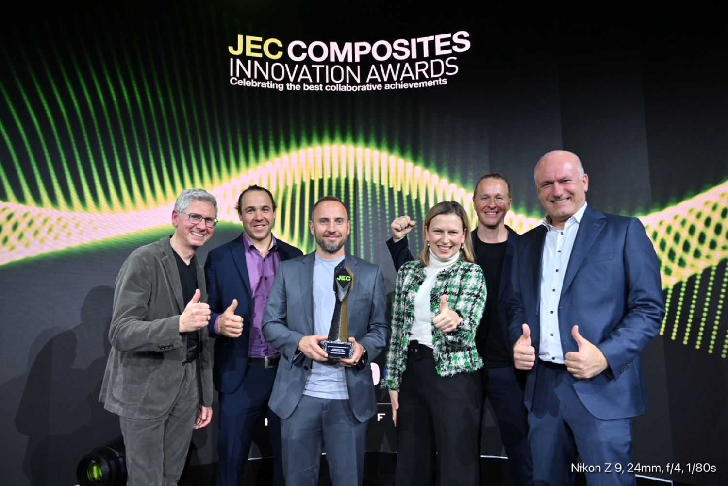 Группа BMW получает престижную награду за инновации за компоненты из льняного волокна.