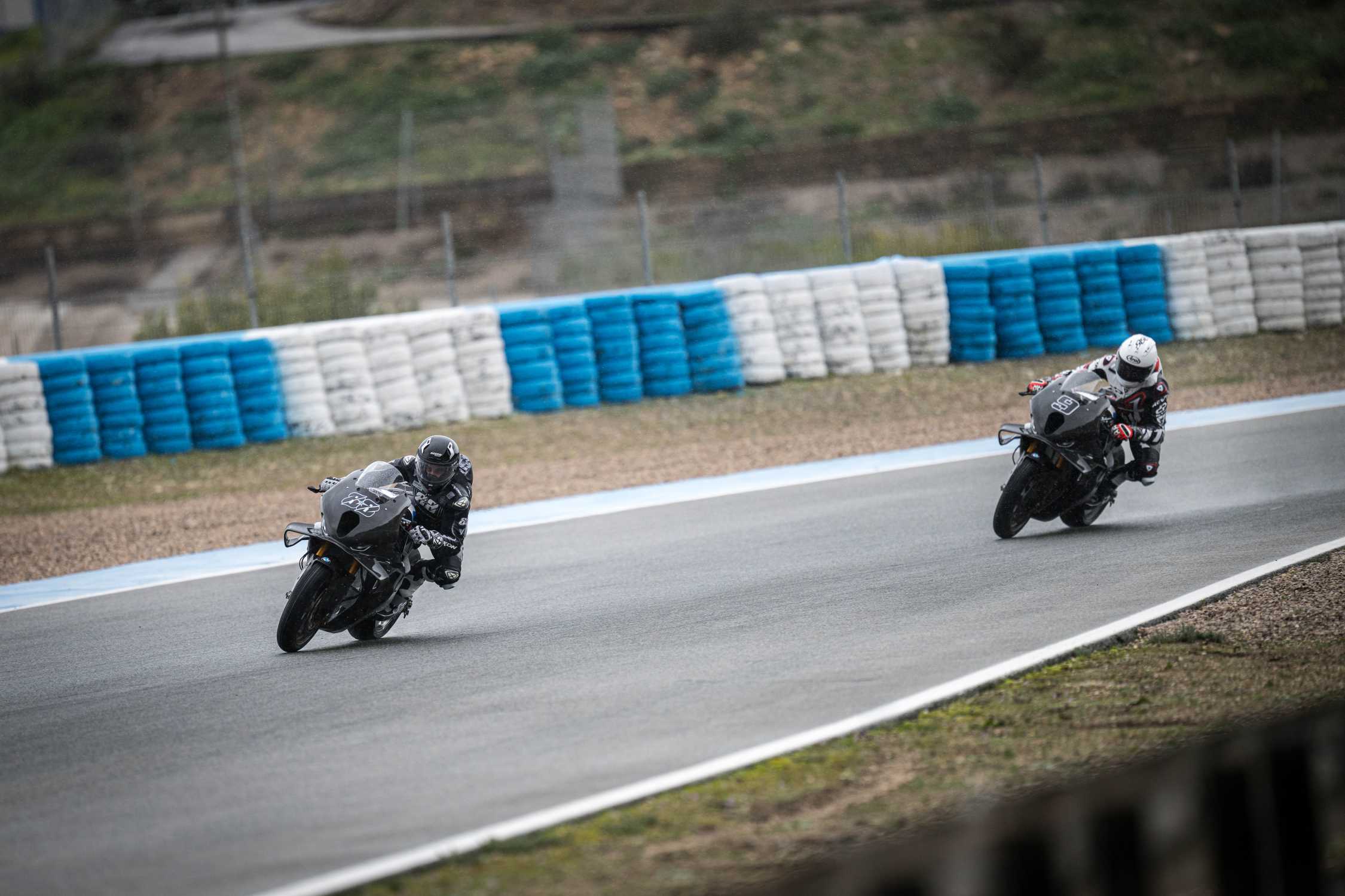 2026 WorldSBK: Petrucci e Oliveira Iniciam Prepara&ccedil;&otilde;es para a Temporada em Jerez