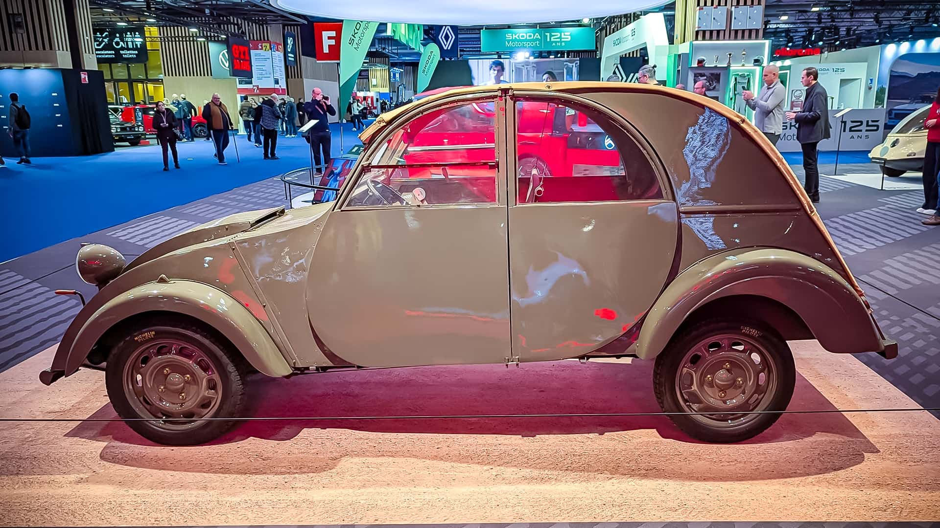 Citro&euml;n 2CV A (R&eacute;tromobile 2026)