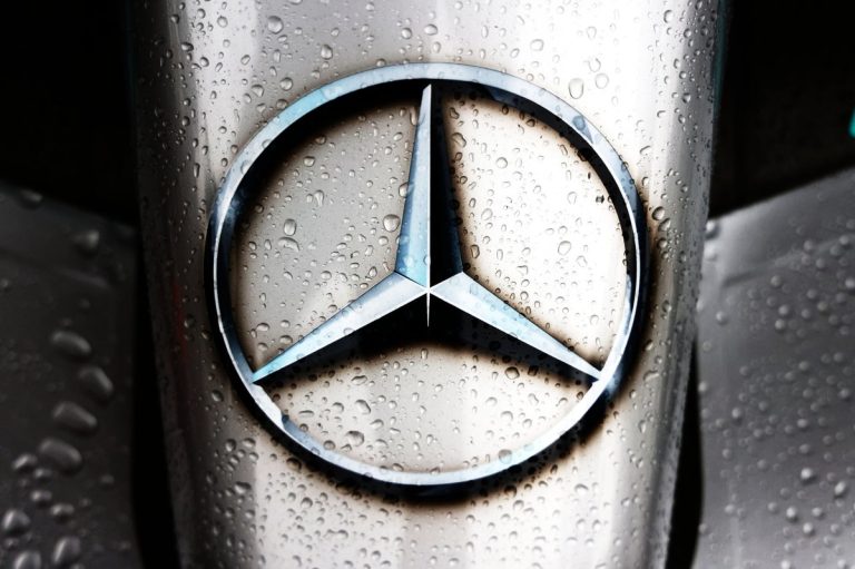 Red Bull dénonce les manigances de Mercedes sur la supériorité moteur