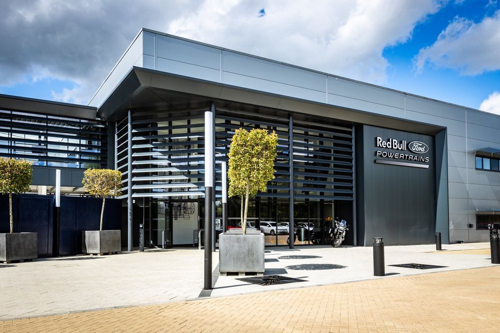 A fábrica Red Bull Ford Powertrains em Milton Keynes.