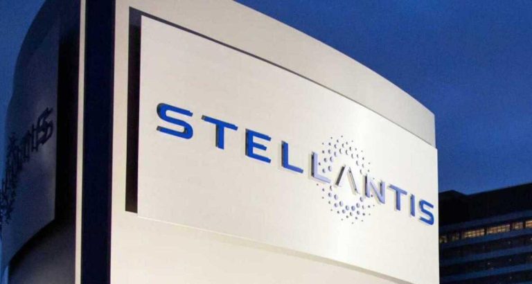 Stellantis en quête de renouveau : entre tempête boursière et espoir de redressement