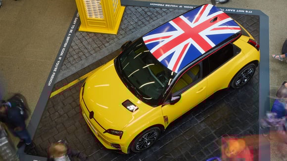 Renault 5 E-Tech: Een overwinning die het Britse automobillandschap opschudt