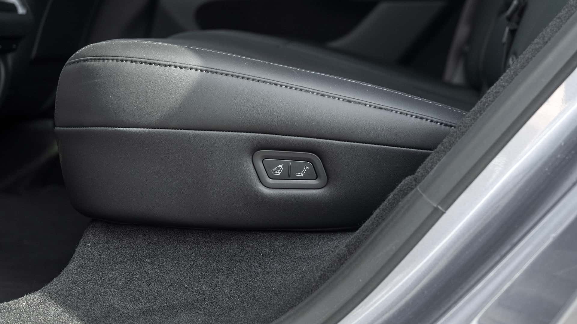 Tesla запускает Grok: революционный ИИ в европейских автомобилях