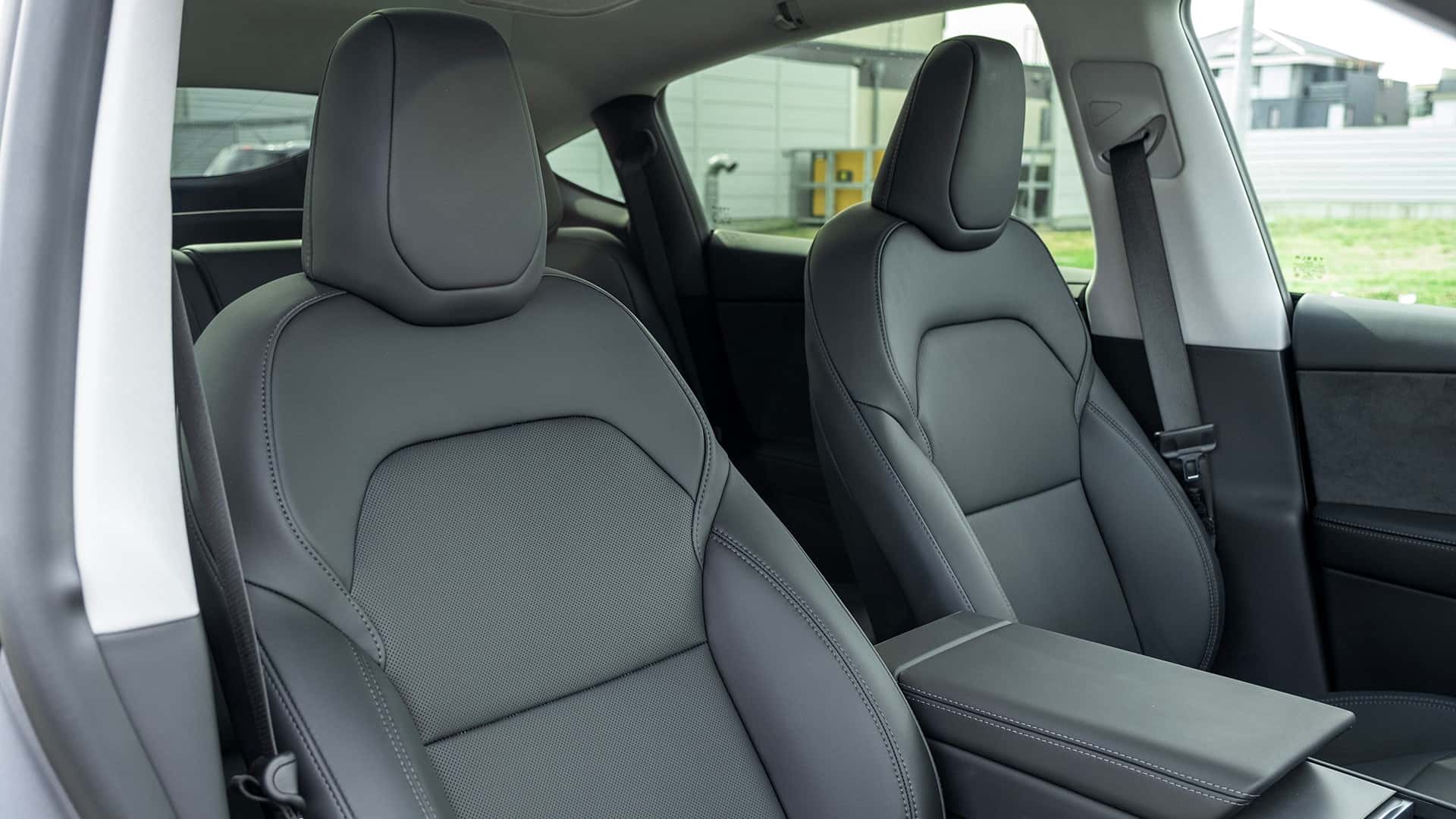 Tesla запускает Grok: революционный ИИ в европейских автомобилях