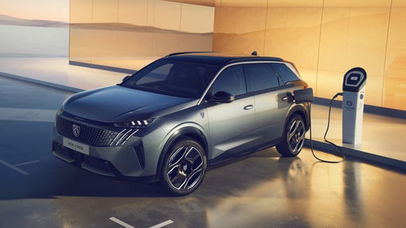 标致5008：一款令人惊讶的家庭SUV，配备多种发动机选项