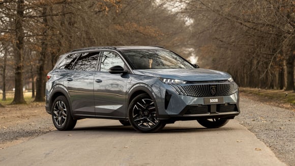 标致5008：一款令人惊讶的家庭SUV，配备多种发动机选项