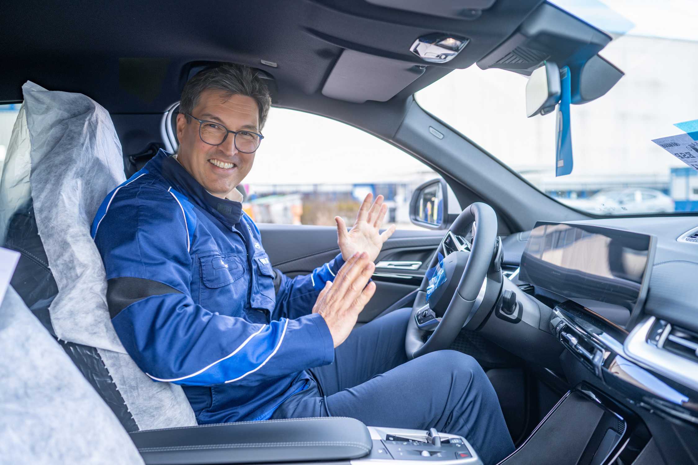 BMW Group Plant in Regensburg Celebrates 40 Years with Production Record