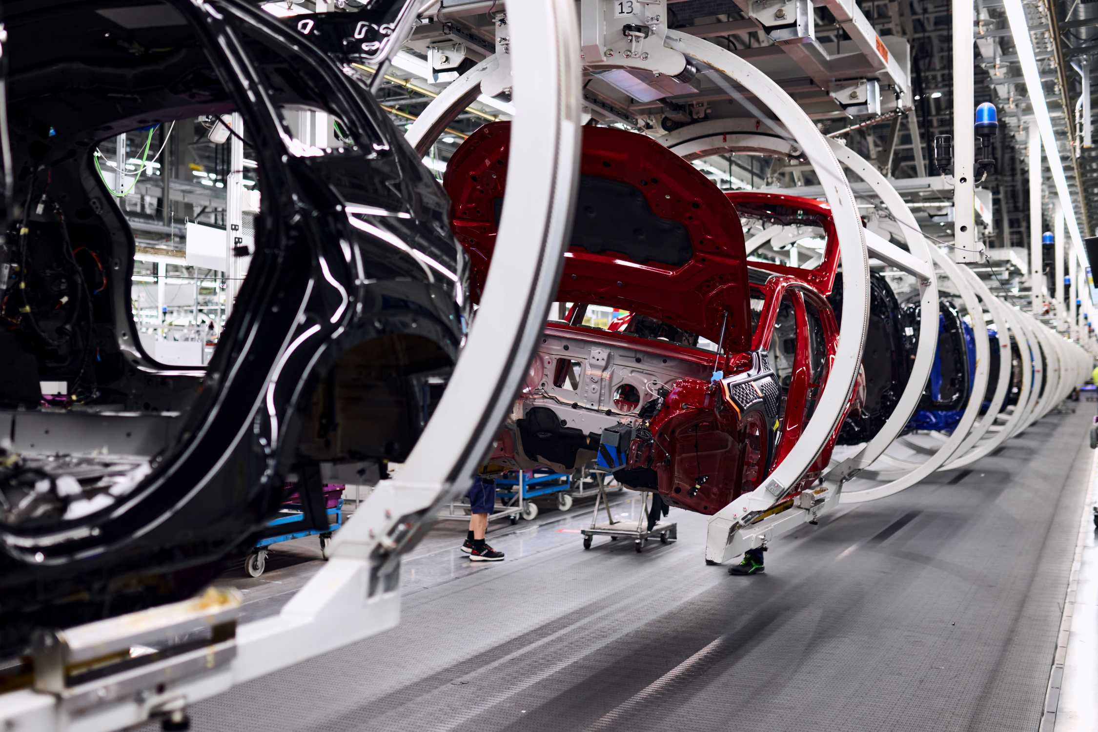 BMW Group Plant in Regensburg Celebrates 40 Years with Production Record