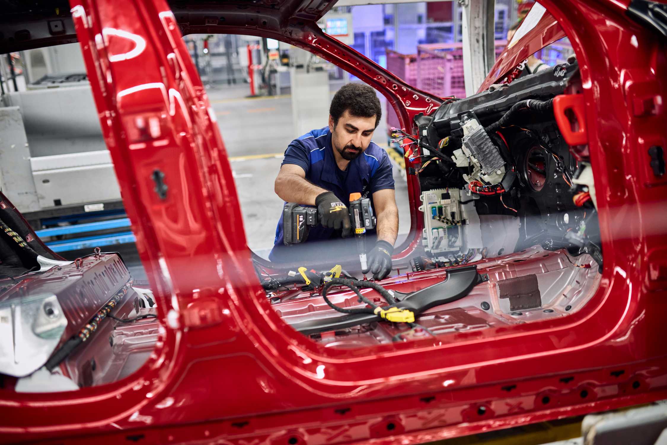 BMW Group Plant in Regensburg Celebrates 40 Years with Production Record