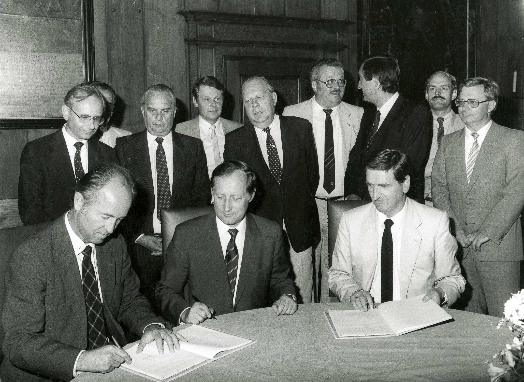 BMW Group Plant in Regensburg Celebrates 40 Years with Production Record